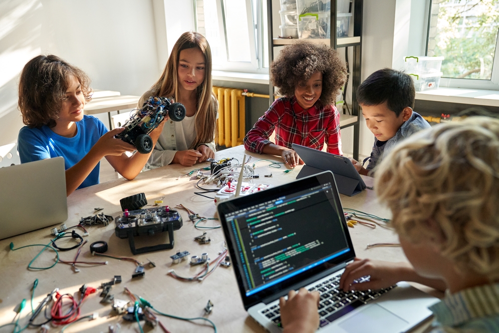 Diverse,School,Children,Students,Build,Robotic,Cars,Using,Computers,And Diverse,School,Children,Students,Build,Robotic,Cars,Using,Computers,And